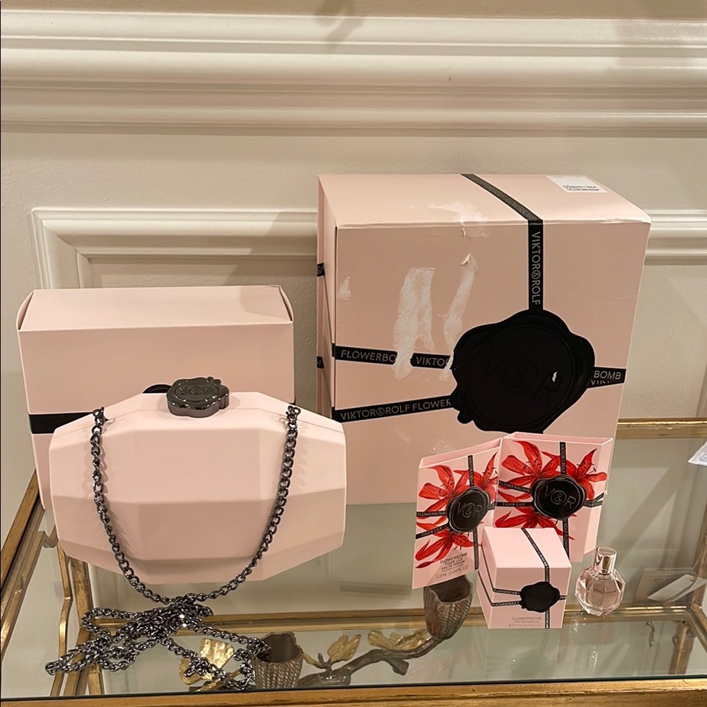 Viktor & Rolf Flowerbomb clutch Gift Set